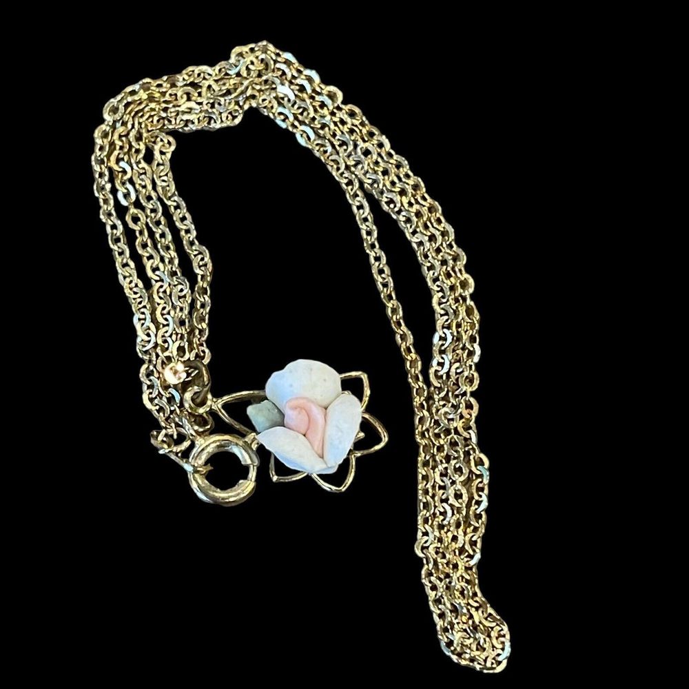 Vintage Molded Pink White Rose Flower Pendant Gold Tone Chain Necklace 18 Inch
